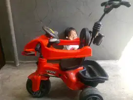 sepeda dorong roda tiga
