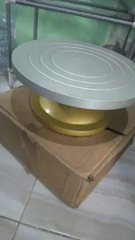 meja putar kue tart