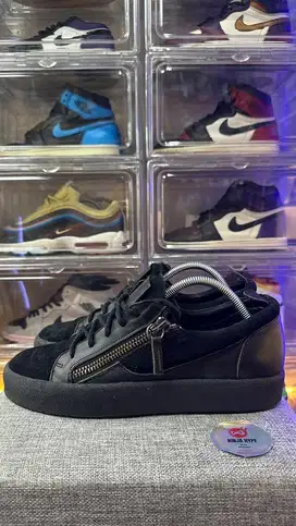 GIUSEPPE ZANOTTI LOW TRIPLE BLACK ZIP