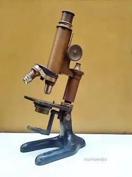 Mikroskop kuningan Eropa antik vintage kuno