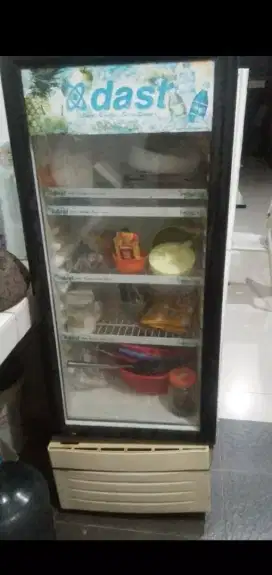 Showcase Lemari pendingin minuman
