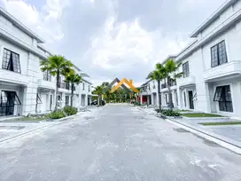Dijual Villa Siap Huni di Komplek Jewel Park Jalan Starban - Polonia