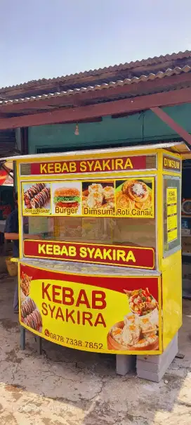 BERJUALAN MAKANAN ( KEBAB)