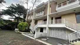 Rumah Baru Lux 3 1/2 Lantai Di Cluster, Pejaten Jakarta Selatan