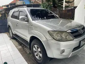 Bismillah jual santai toyota fortuner 2.7 v 4x4 bensin AT
