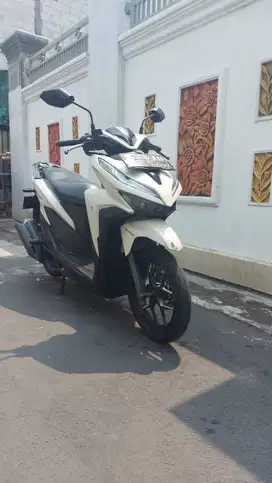 VARIO 125 PUTIH