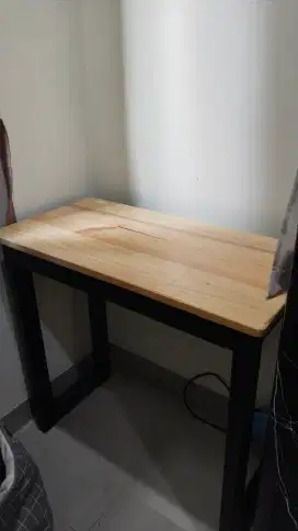 Meja Kantor untuk WFH atau belajar (kecil)