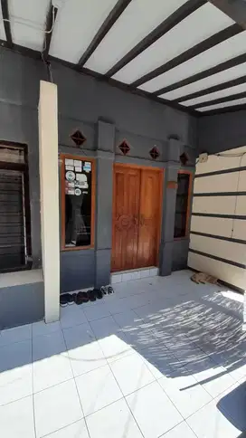 Rumah Disewakan (Cicadas)