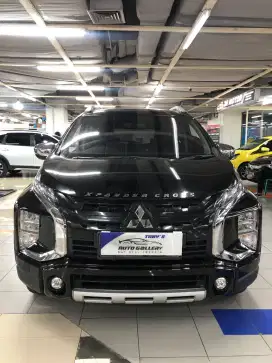 Xpander CROSS Premium 2022,Hitam,At,istimewa,siap pakai,Low km,Tdp Rgn
