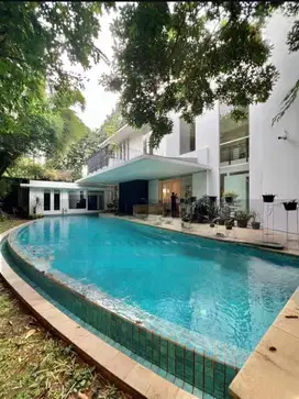 TURUN HARGA LUXURIOUS MODERN HOUSE DI SENOPATI