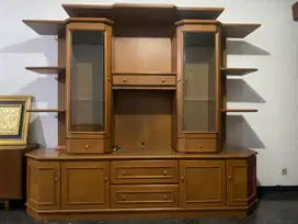Lemari pajangan bahan kayu vinyl motif jati