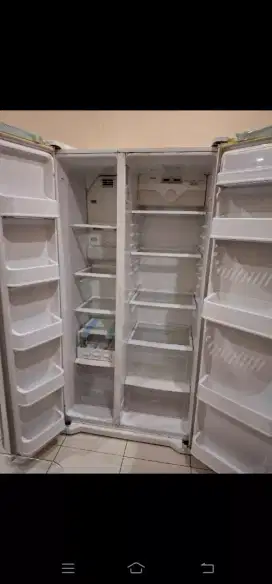 Lemari es kulkas LG