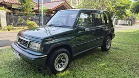 Suzuki Vitara 4x4 mt th.1993 hijau