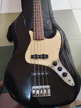 Bass squier jazzbass standart series