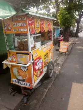Dibutuhkan karyawan jualan ayam geprek