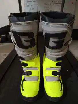 Bismillah. Di Jual Sepatu safety Trabas Motor Croos. Size 40