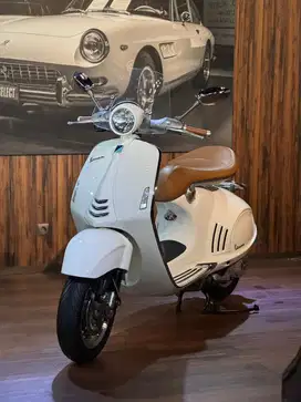 Vespa 946 2013 km 70 perak