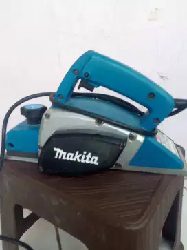 mesin serut kayu