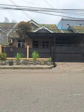 Dijual rumah luas di harapan indah 1 bekasi