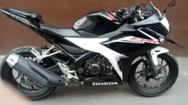 Cbr 150 hitam putih