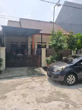 rumah dikontrakkan. Jl Kavling Bulan no 1 b. kel. mekarsari Cimanggis