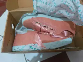 sneaker sepatu wanita merk fanatives