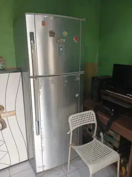 kulkas 2 pintu sharp normal