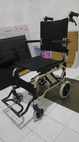 Kursi Roda Traveling Lipat GEA FS 804L Like New