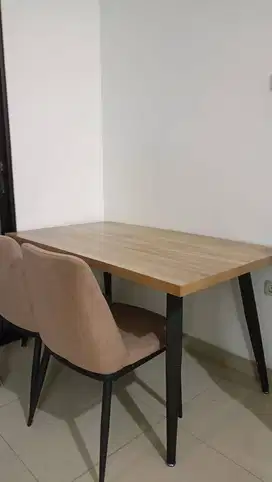 Informa Milgen Meja Makan - Cokelat Oak (Second Like New)