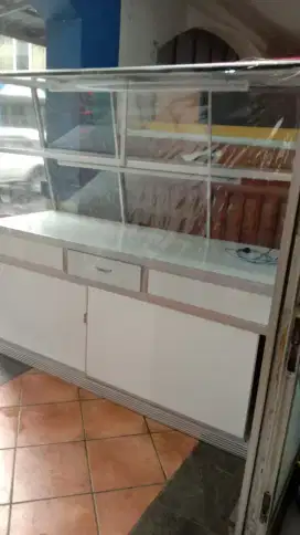 Etalase panjang 2 meter