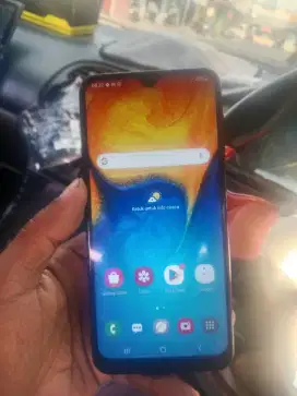 Samsung a20. Ram 3/32gb. Normal.