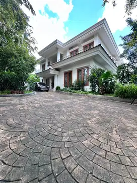 Di jual rumah mewah prime area harga di bwh njop di Mega kuningan
