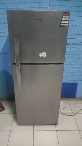 Dijual kulkas merek Polytron Abu 2pintu siap pakai mesin bagus