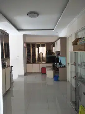 HITUNG TANAH SAJA!! Rumah 2 Lantai Dekat SMS