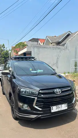 TOYOTA INNOVA VENTURER 2.0 (2019)