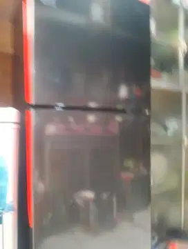 kulkas 2 pintu merek Aqua