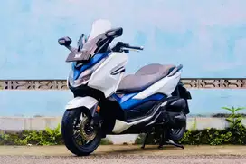 Honda Forza 250 ABS xmax piaggio vespa primavera Sprint