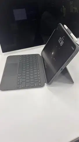 Logitech Combo Touch iPad 10/11 (Apple Magic Keyboard Killer)