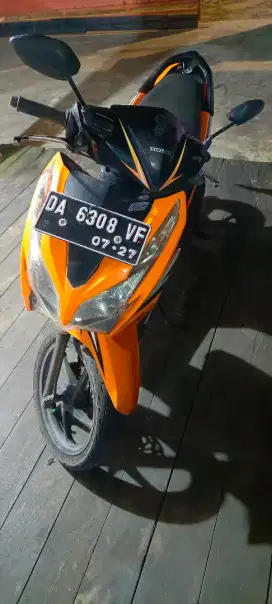 VARIO ORANGE 125 2012
