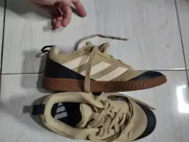 Sepatu Futsal Sneakers Adidas Pivot Court JK0756 Ori