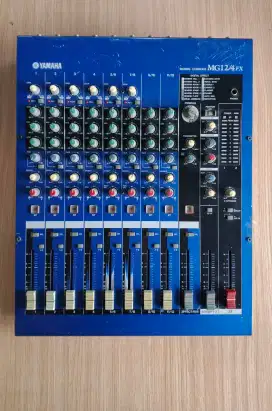 Mixer Yamaha MG12/4 FX