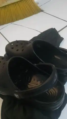 sendal crocs original