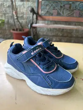 Sepatu Diadora anak