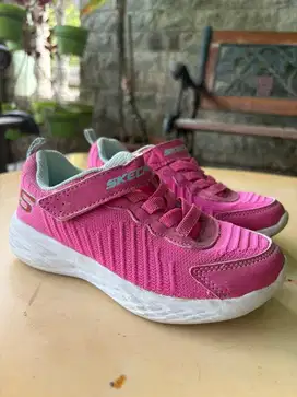 Sepatu skechers anak