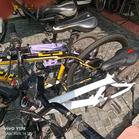 Sepeda bmx warna putih