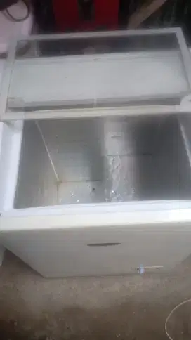 Di jual freezer kapaditas 100 liter merk FRIGIGATE