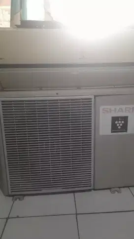 AC Sharp 1,5 PK kondisi bagus, normal