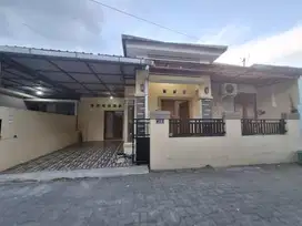 RUMAH DLM CLUSTER TIPE 80 700JT NEGO DEKAT STADION MAGUWOHARJO.JK13419