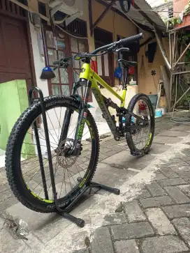 Abis Mandi !! Sepeda MTB Polygon Siskiu D7 2022 Dual Suspensi