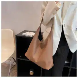 Freelance Konten Creator & Host PRODUK TAS WANITA